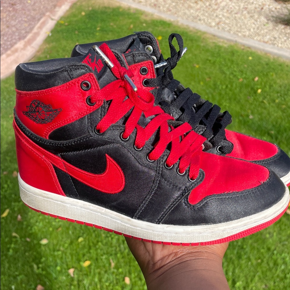 Air Jordan 1 Retro High OG “Satin Bred”